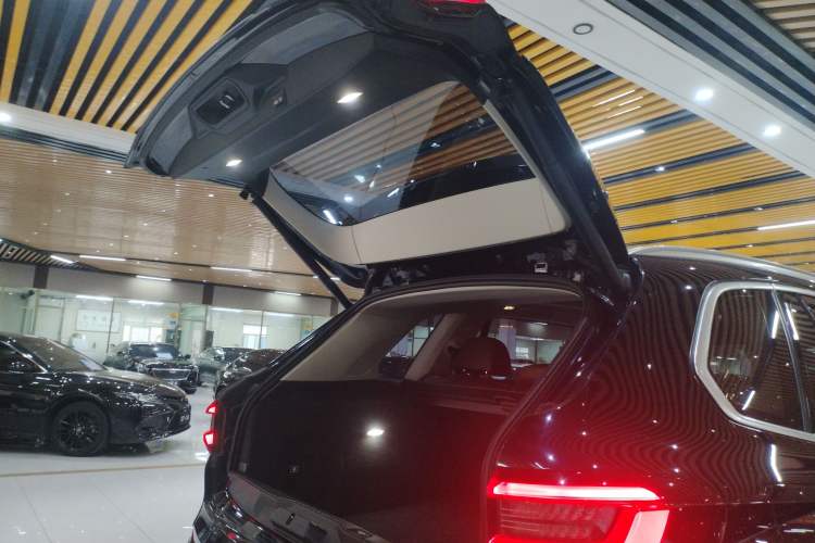 Used BMW X5 2022 Restyled xDrive 30Li Luxury Version M Sport Package
