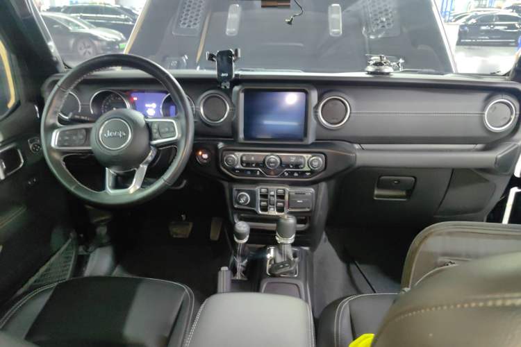 Used Jeep Wrangler New Energy 2021 Four-Door 2.0T 4xe Sahara Center Console