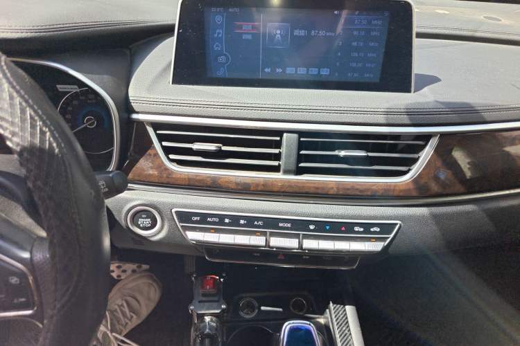 Used Dongfeng Fengon 580 2018 1.5T CVT Luxury Model Audio And AC Panel