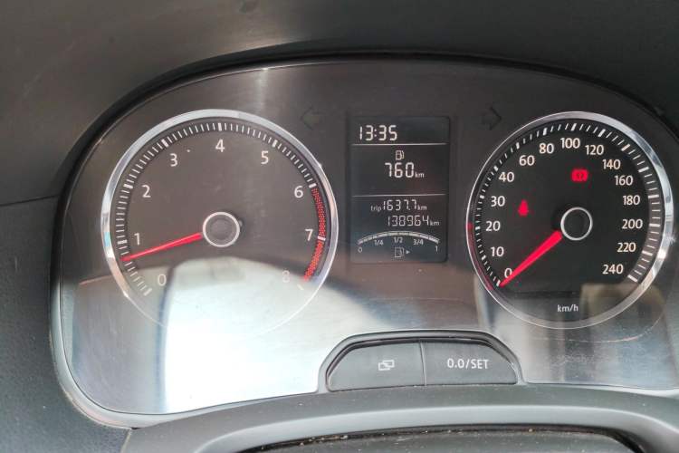 Used Volkswagen Lavida 2011 1.4 TSI Manual Prestige Edition Odometer Close Up