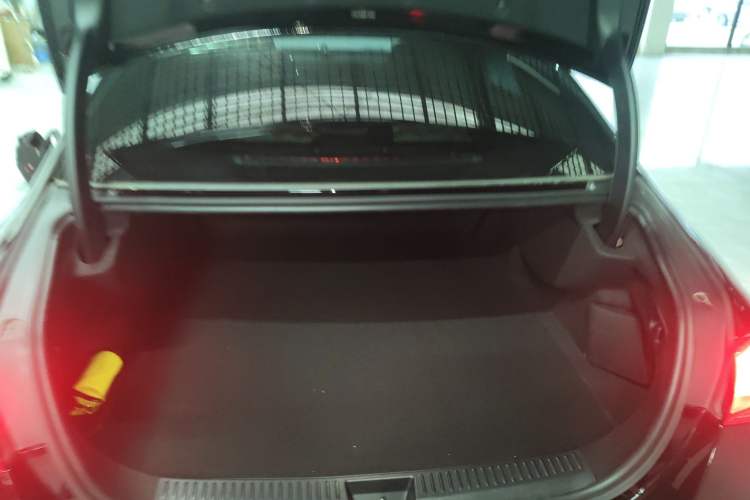 Used Mercedes-Benz E-Class New Energy 2024 E 350 e L Plug-in Hybrid Sedan
