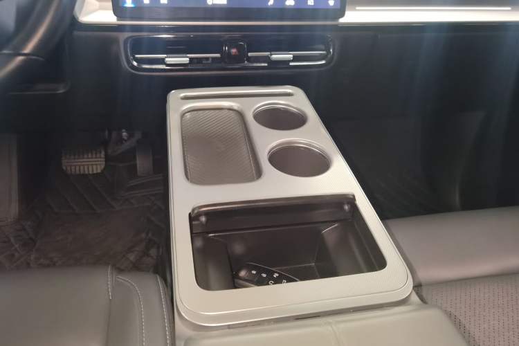 Used AION Y 2022 Plus 70 Tech Edition Gear Lever