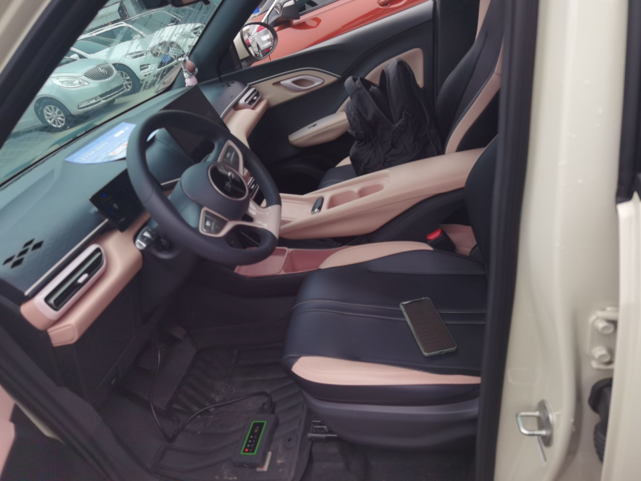 المقاعد الأمامية داخل السيارة