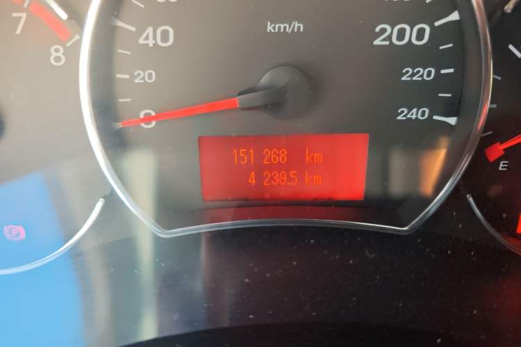 Used Renault Koleos 2010 2.5L Two-Wheel-Drive Luxury Version Odometer Close Up