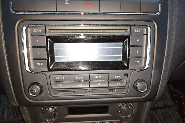 Used Volkswagen Polo 2012 1.6L Cross Polo Automatic Transmission Audio And AC Panel