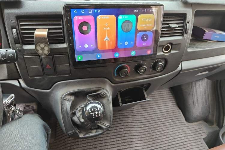 Used Ford Transit Custom 2016 2.2T Long-Wheelbase 6/7-Seater Mid-Roof Multi-Purpose Vehicle
