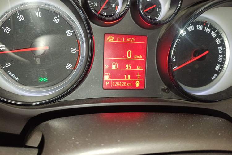 Used Opel Zafira 2013 1.4T Seven-Seater Luxury Model Odometer Close Up