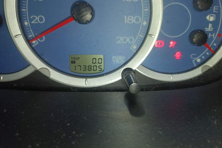 Used Mitsubishi Zinger 2010 2.0L Manual Classic Odometer Close Up