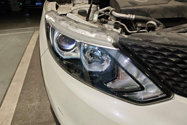 Used Nissan Qashqai 2016 2.0L CVT Elite Edition Right Front Headlight