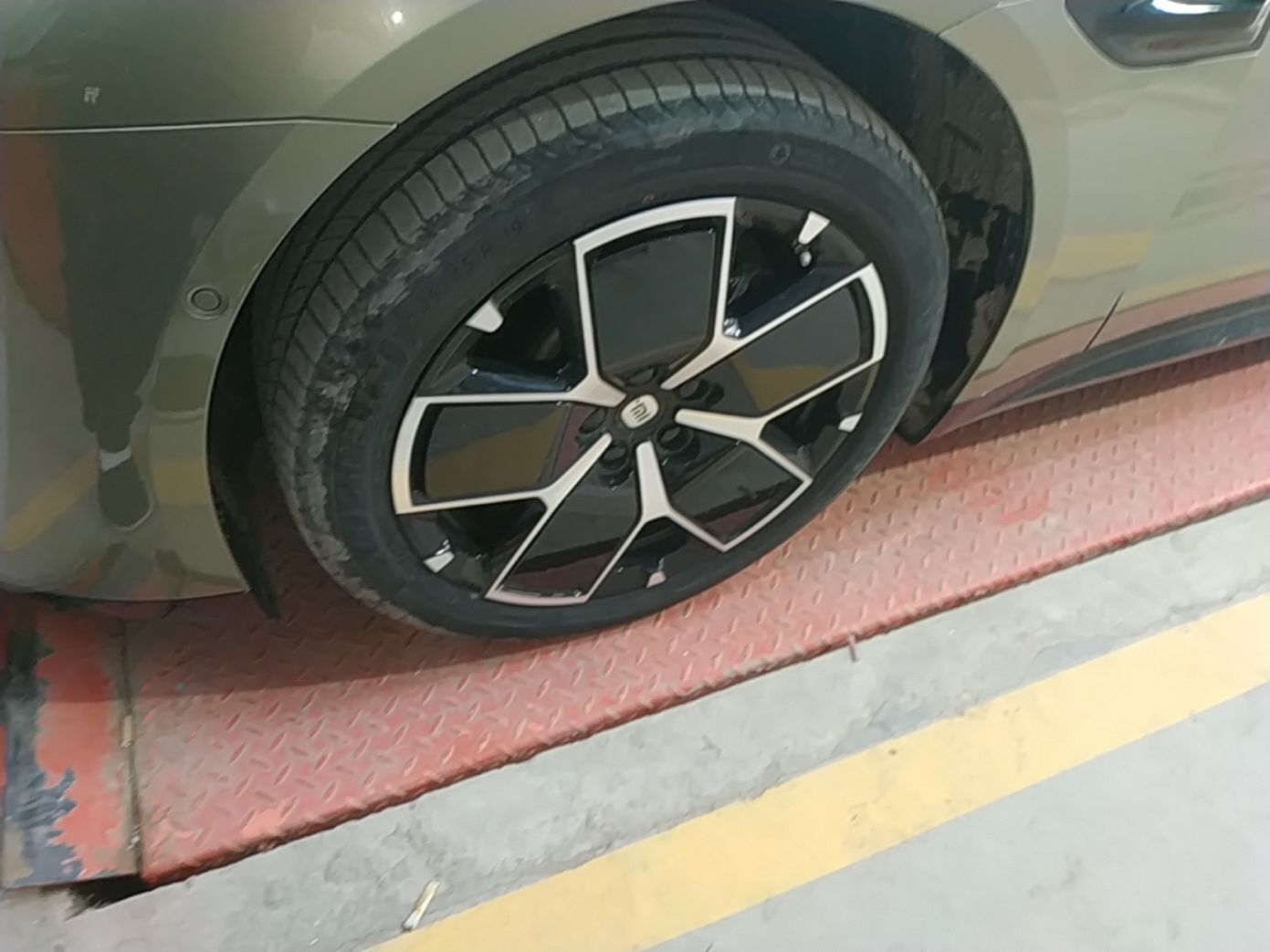 Xiaomi Auto SU7 2024 Rear-Drive Long-Range Intelligent Driving Version — снимка 10