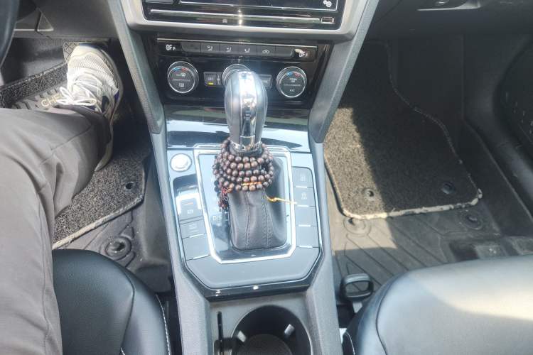 Used Volkswagen Lamando 2019 280TSI DSG Comfort Edition China VI standard Gear Lever