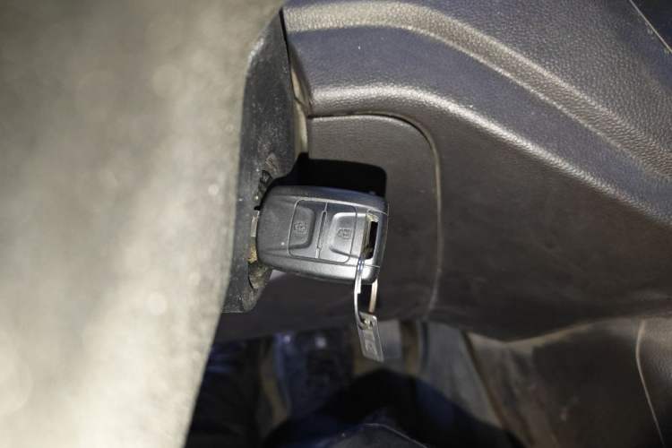 Used Wuling Hongguang V 2022 1.5L Jingqu Edition Enclosed-Window Vehicle with Hydraulic Power Steering LAR