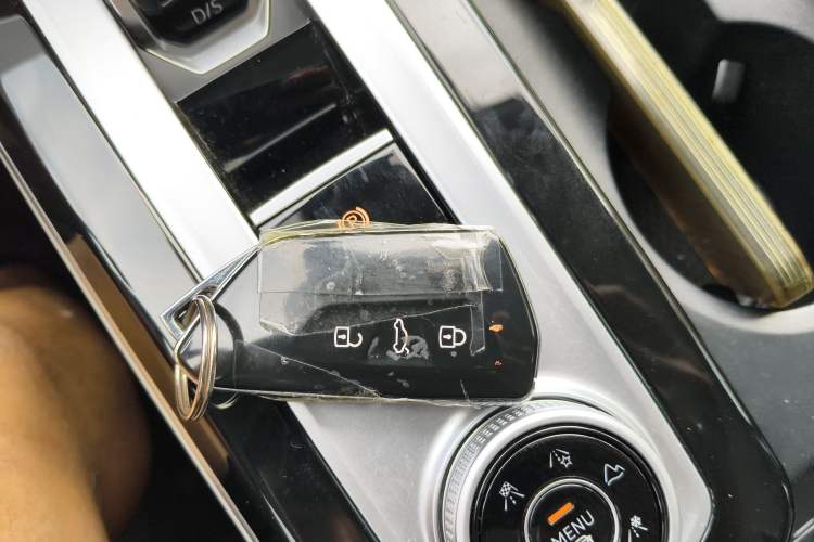 Used Volkswagen Tavendor 2023 380TSI Four-Wheel Drive R-Line Cruise Edition Vehicle Key