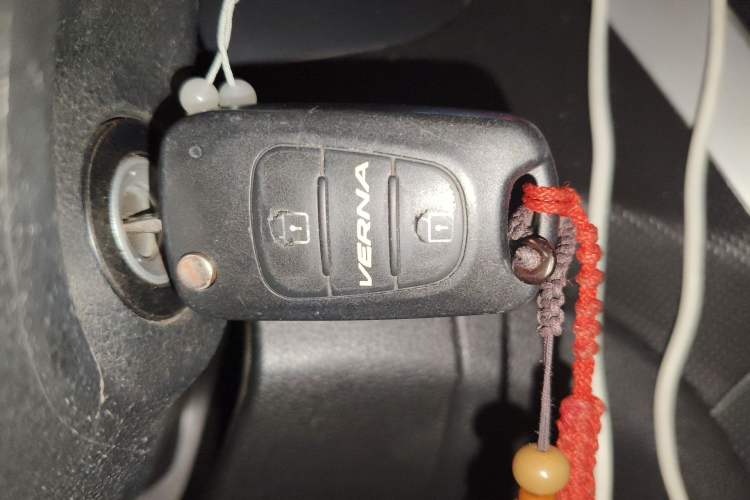 Used Hyundai Verna Ray 2014 1.4L Automatic GLX
