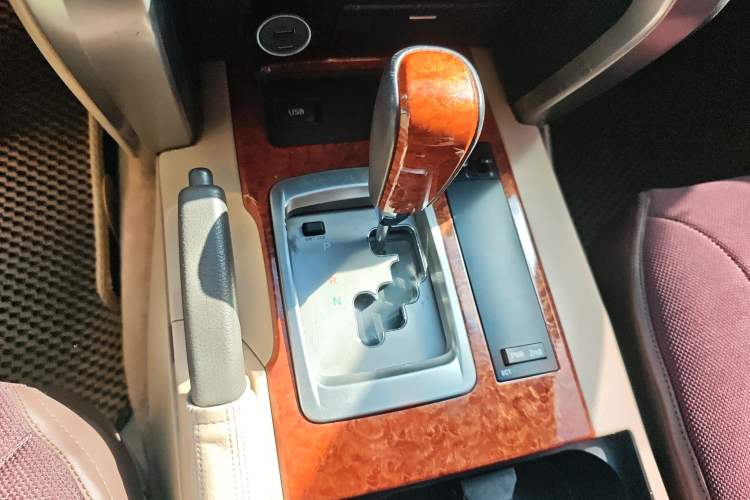 Used Toyota Land Cruiser 2012 4.0L Automatic VX
