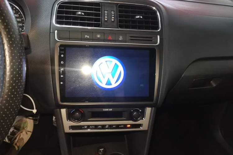 Used Volkswagen Polo 2016 1.6L Cross Polo Automatic Audio And AC Panel