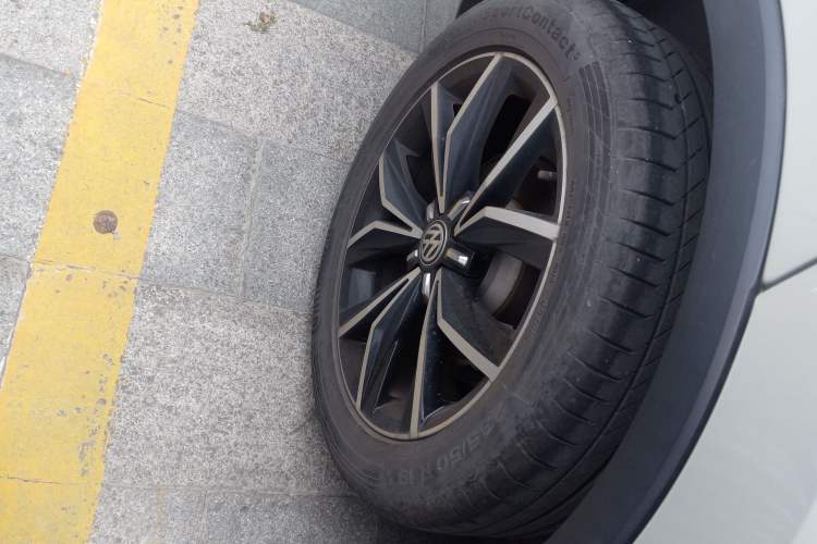 Used Volkswagen Tiguan L 2019 330TSI Automatic Two-Wheel Drive Smart Luxury Version China V Emission Standard
