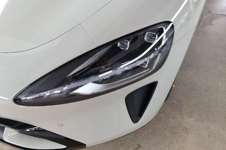 Used Xiaomi Auto SU7 2024 Four-Wheel Drive Ultra-Long Range Advanced Intelligent Driving Max Edition
