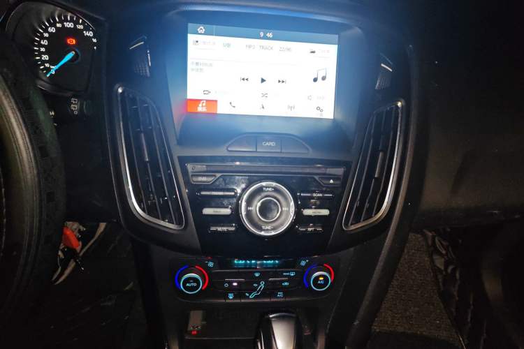 Used Ford Focus 2018 Two-Door Classic EcoBoost 125 Automatic Supercharged Style SmartDrive Edition Audio And AC Panel