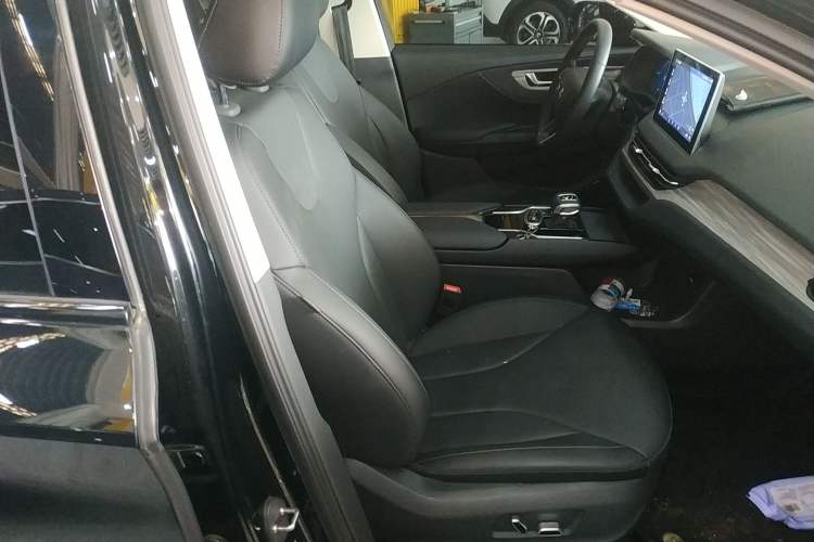 Used Hongqi E-QM5 2024 610 km PLUS
