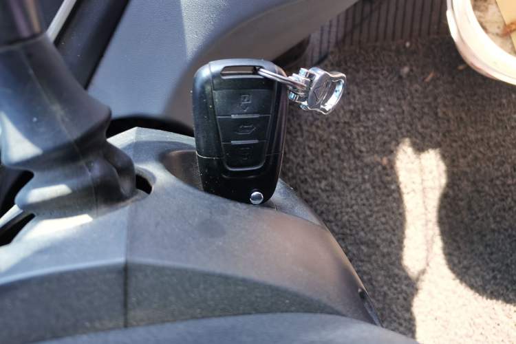 Used SAIC MAXUS Xintu V80 2020 2.0T AMT PLUS City Edition Short Wheelbase Ultra-Low Roof 5/6-Seater
