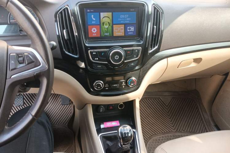 Used Baojun 730 2014 1.5L manual luxury trim 7 seats
