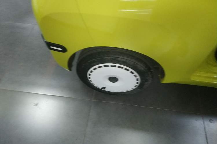 Used Chery QQ Ice Cream 2024 Edition Youth Version 205km Sundae Right Rear Wheel Hub