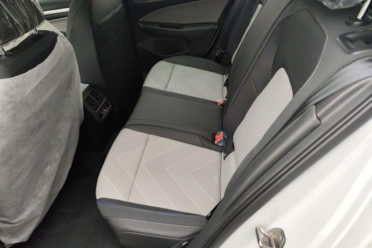 Used Volkswagen Golf 2025 300TSI R-Line
