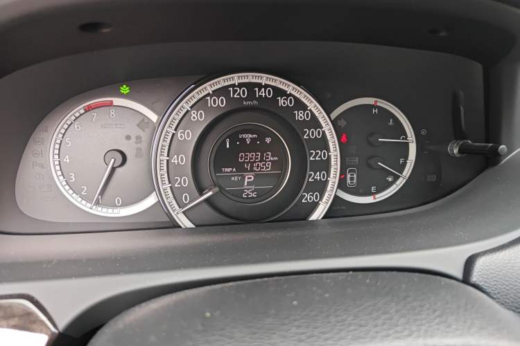 Used Honda Accord 2014 2.4L EX Luxury Edition Odometer Close Up