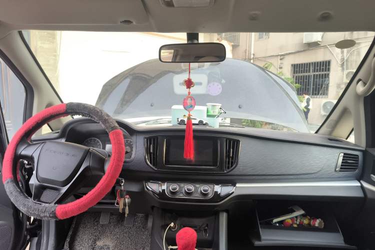 Used FORTHING Lingzhi 2023 M5L 1.6L Base Model 7 Seats