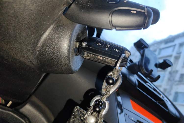 Used Peugeot 3008 2015 1.6THP Automatic Classic Edition Vehicle Key