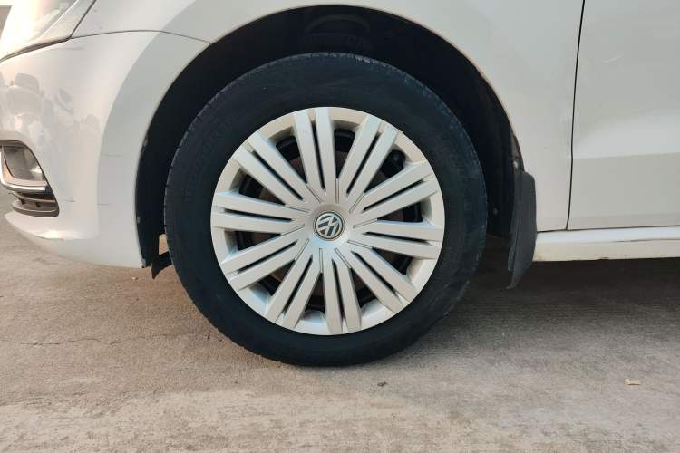 Used Volkswagen Polo 2016 1.6L Automatic Comfort Model Left Front Wheel Hub