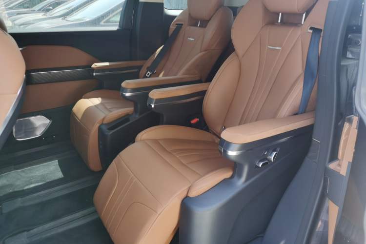 Used Hongqi HQ9 PHEV 2024 2.0T Four-Wheel Drive Business Edition
