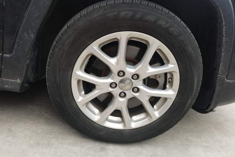 Used Jeep Cherokee 2016 2.4L Leading Edition
