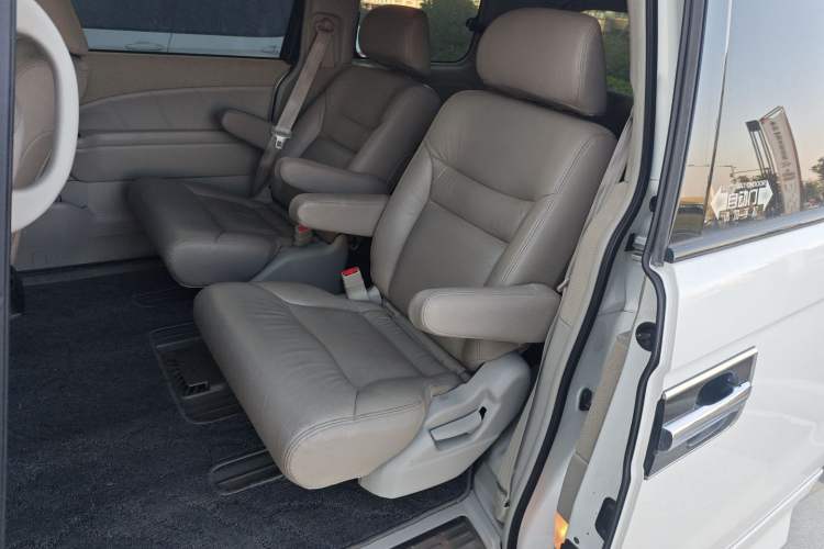 Used Honda Elysion 2015 2.4L VTi Comfort Version