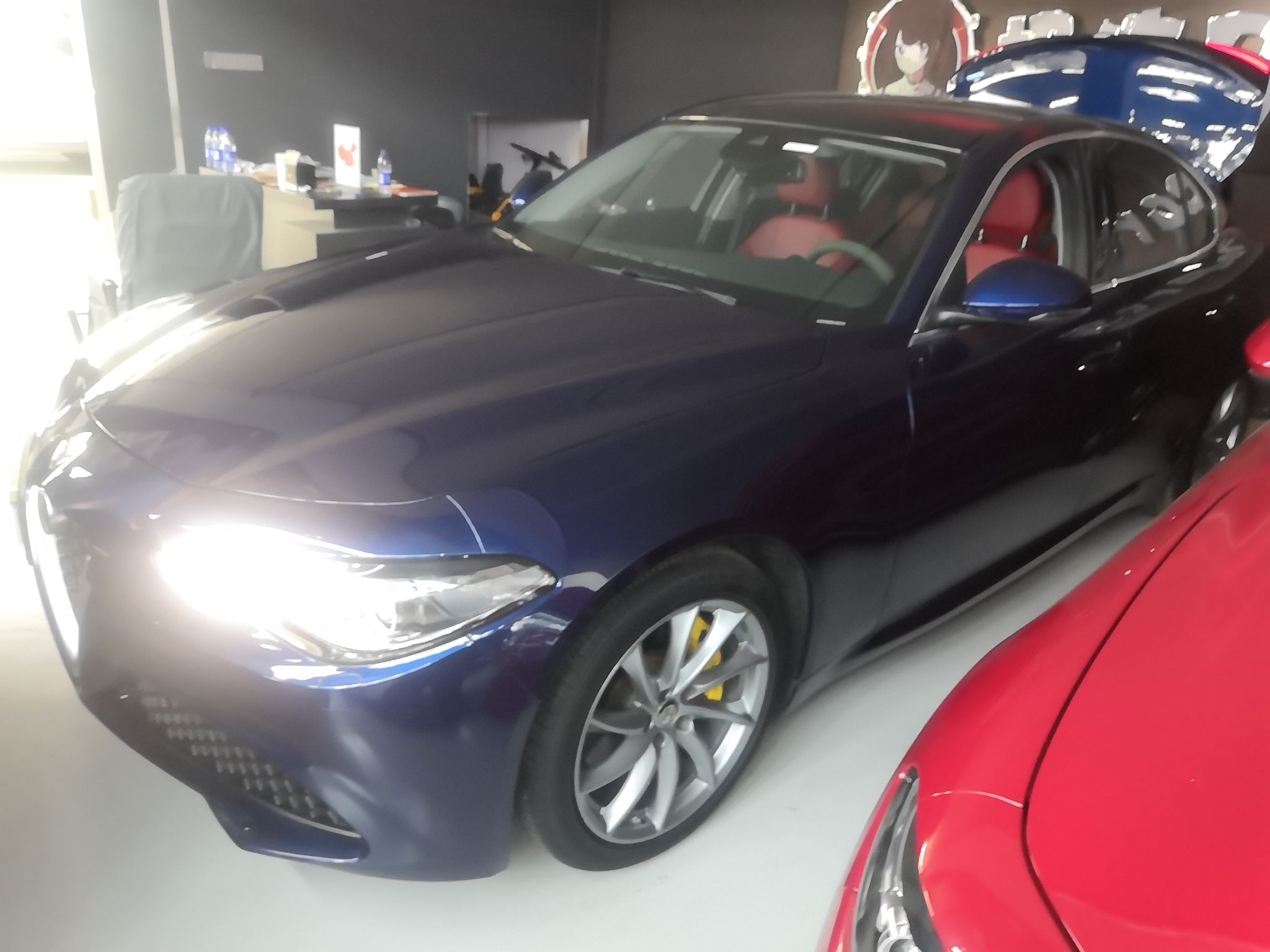 تحت مقدمة السيارة