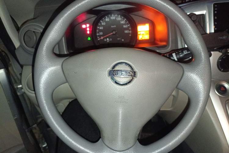 Used Nissan NV200 2016 Revised Version 1.6L CVT Luxury Edition Steering Wheel
