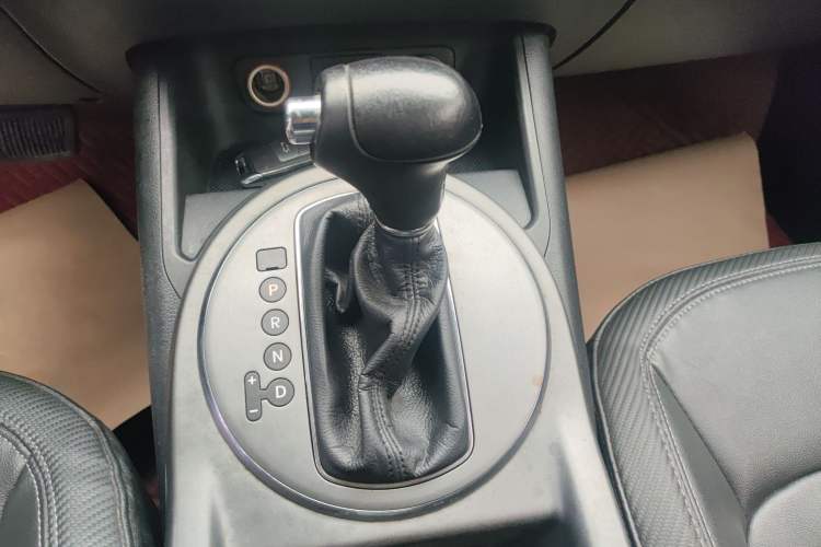 Used Kia Sportage R 2016 2.0L Automatic Two-Wheel Drive GLS Trim Gear Lever