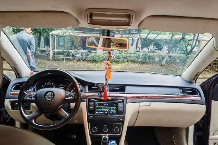 Used Skoda Superb 2013 1.8TSI Automatic MingShi Edition Headliner