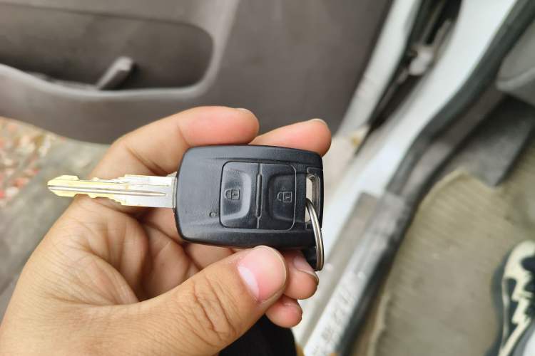 Used Wuling Rongguang V 2015 1.2L Standard Version
