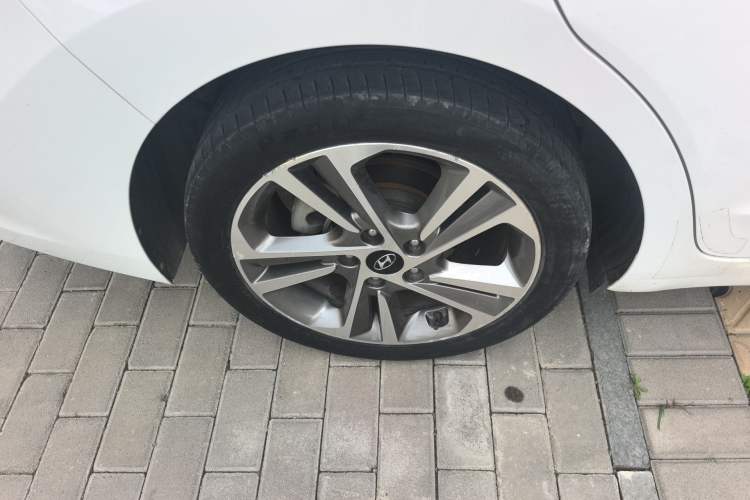 Used Hyundai Elantra (6th Generation / Lingdong) 2016 1.6L Automatic ZhiXuan – Elite Version Right Rear Wheel Hub