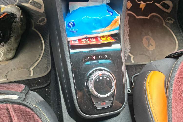 Used Baojun 310 2017 1.5L Automatic Fashion Model Gear Lever