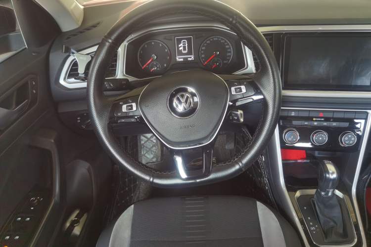 Used Volkswagen T-ROC 2018 230TSI DSG Two-Wheel Drive Advanced Version China V Standard
