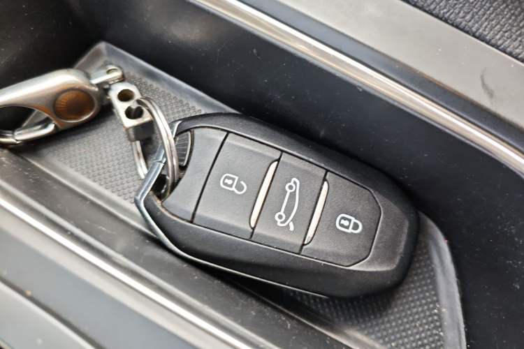 Used Peugeot 5008 2017 380THP 7-Seater Elite Edition