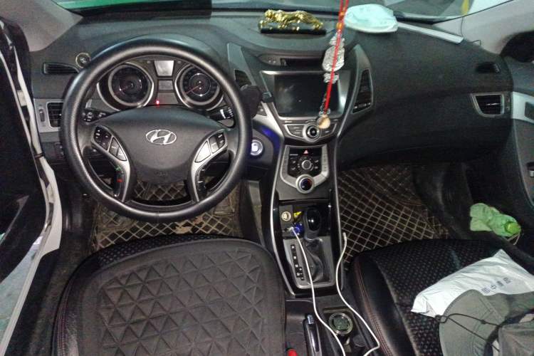 Used Hyundai Elantra (5th Generation / Langdong) 2016 1.6L Automatic Prestige Model Center Console