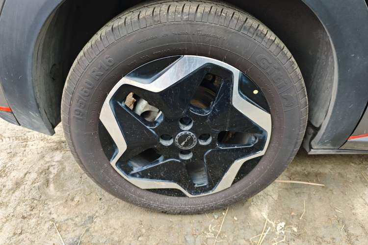 Used BYD Dolphin 2021 405 km Fashion Edition Right Rear Wheel Hub