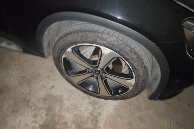 Used Mercedes-Benz GLC 2019 GLC 300 L 4MATIC Dynamic Model Right Front Wheel Hub