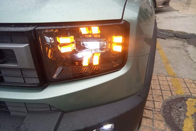 Used JETOUR Freelander 2025 2.0TD Automatic XWD Conqueror Left Front Headlight