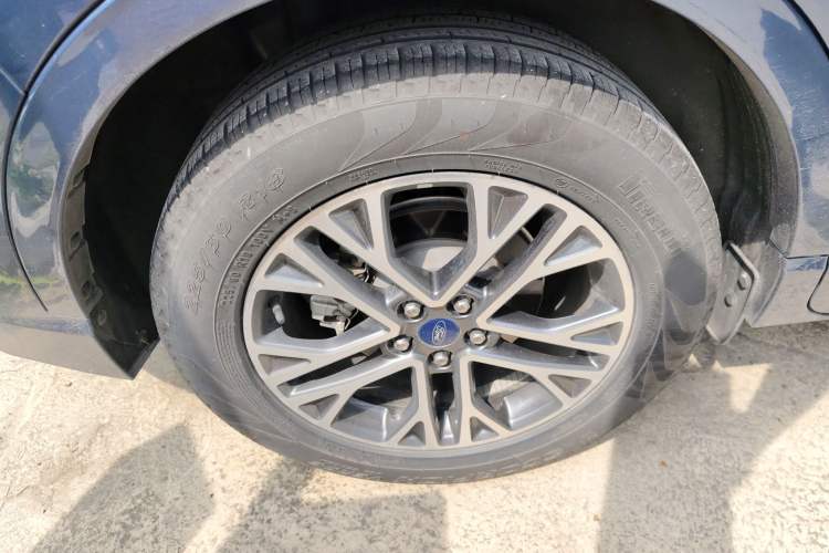 Used Ford Escape 2020 EcoBoost 245 Two-Wheel Drive Smart & Enjoyment Model Right Rear Wheel Hub