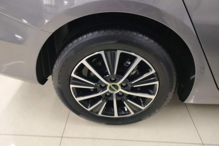 Used Roewe i5 2021 1.5L CVT Diamond Edition Right Rear Wheel Hub